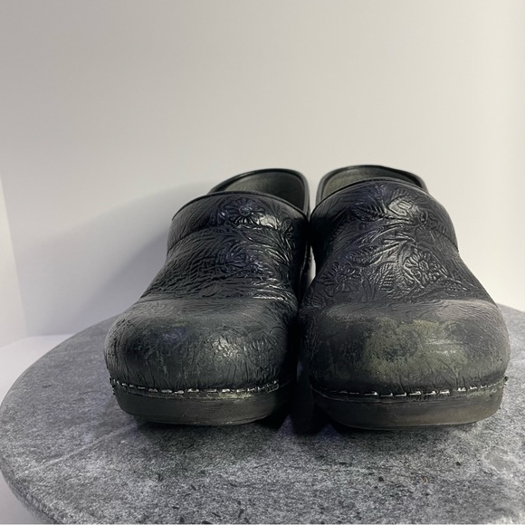 Dansko Black Tooled Leather Slip On Clogs Professional XP 2.0 Size 39 - Picture 3 of 11